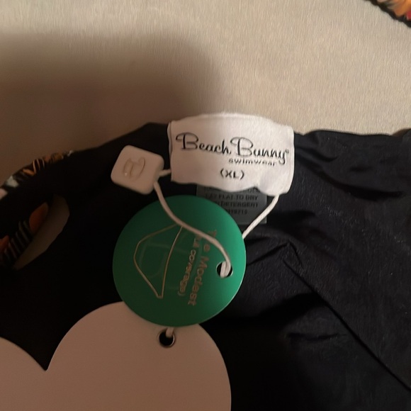 Beach bunny rare and collectible Urban jungle bikini set - Picture 3 of 5
